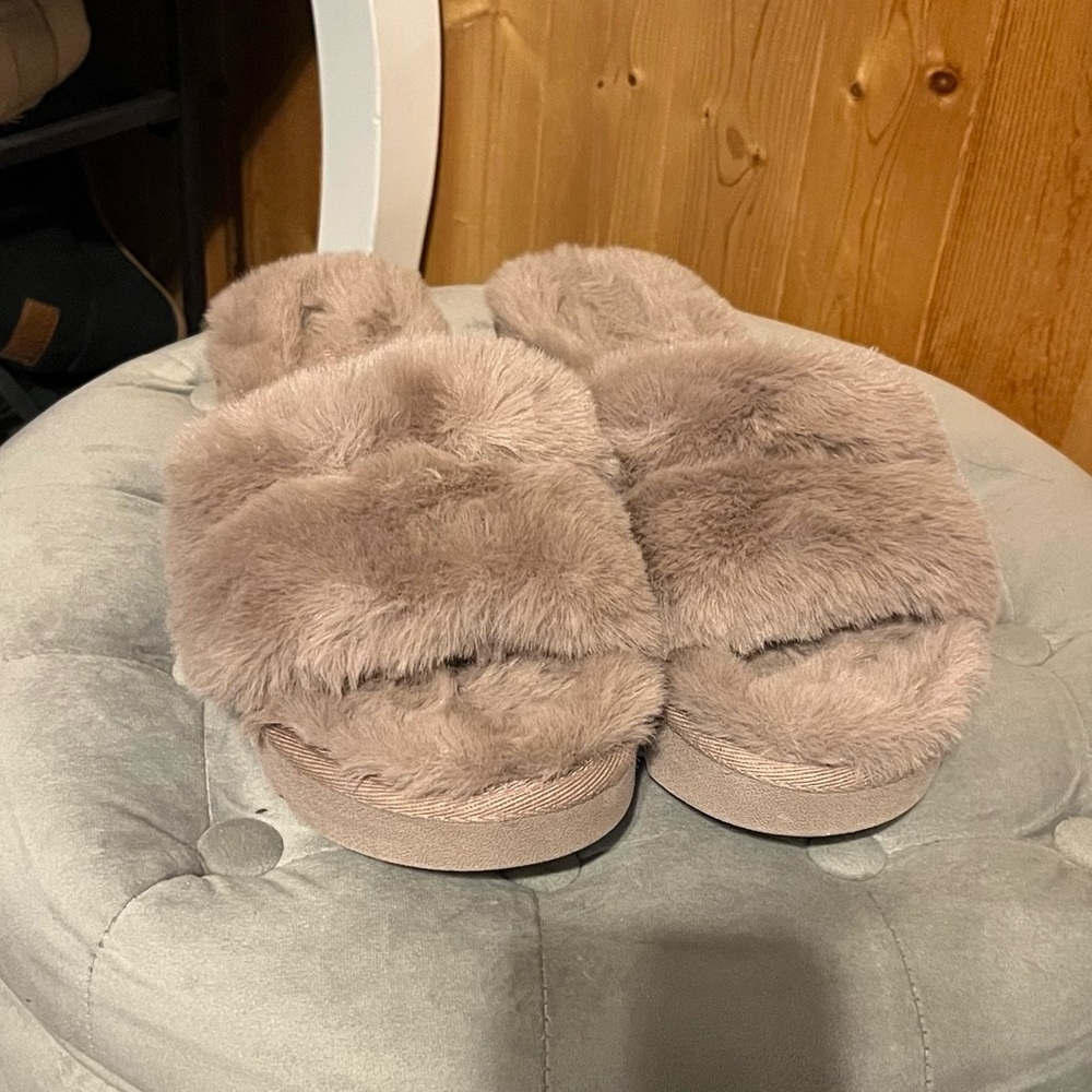 MICHAEL Michael Kors Tan Plush Slippers with Crossbands